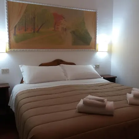 Hotell Airone 3*